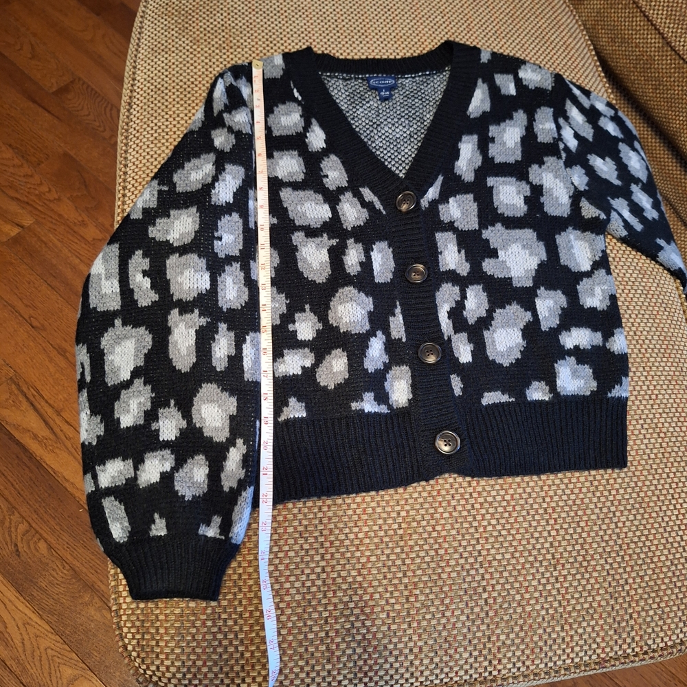 Scoop Stylish Black Gray and White Patterned Cropped Cardigan Bundle 3/$15 - Picture 6 of 11